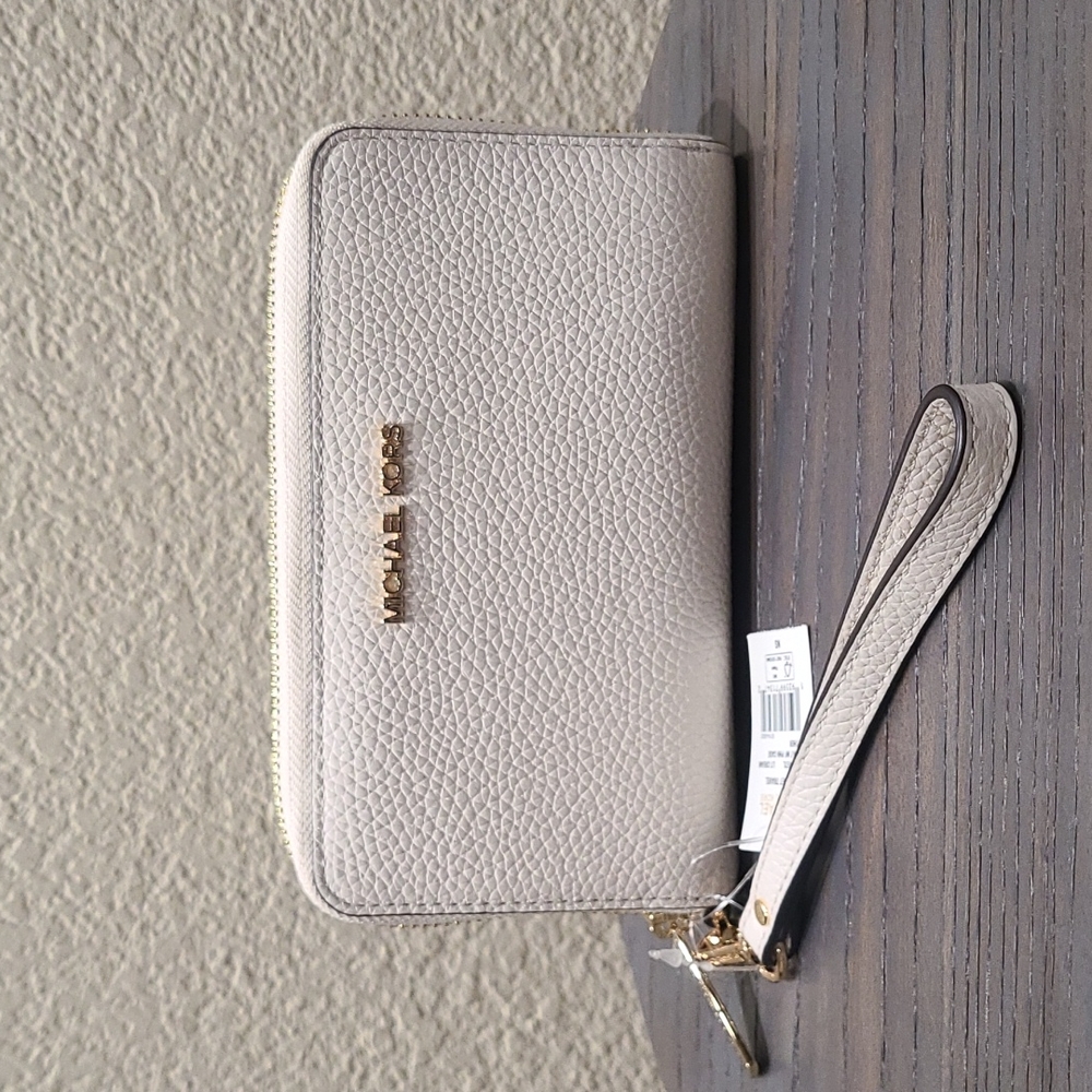 Michael Kors LG Flat MF phone case Leather wallet in LT cream